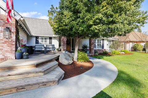 242 E Chestnut Ct, Visalia, CA 93277 photo 3