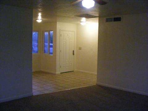 634 E Myrtle Ave, Visalia, CA 93292 photo 3