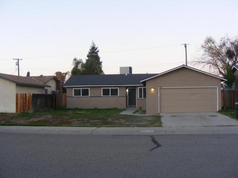 634 E Myrtle Ave, Visalia, CA 93292 photo 2