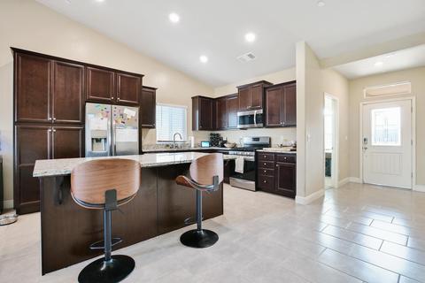636 Strada St, Lemoore, CA 93245 photo 9