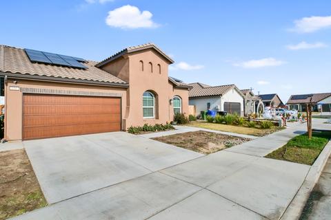 636 Strada St, Lemoore, CA 93245 photo 2