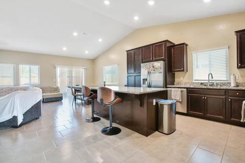 636 Strada St, Lemoore, CA 93245 photo 8