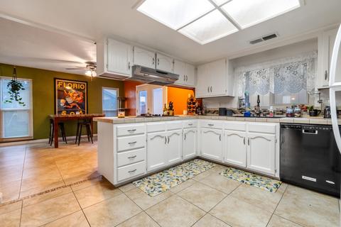 2002 E Harold Ave, Visalia, CA 93292 photo 12