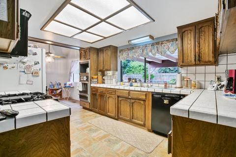 914 W Cherry Ave, Visalia, CA 93277 photo 9