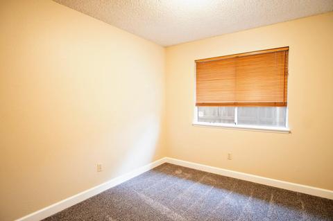 1439 E Ferguson Ct, Visalia, CA 93292 photo 15