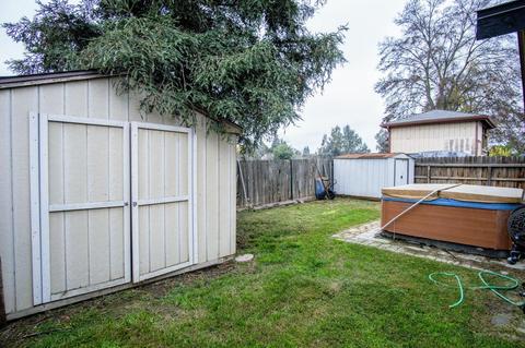 1439 E Ferguson Ct, Visalia, CA 93292 photo 21