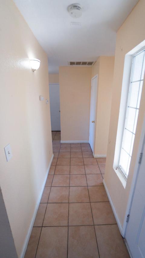 1402 Echo Ln, Hanford, CA 93230 photo 4