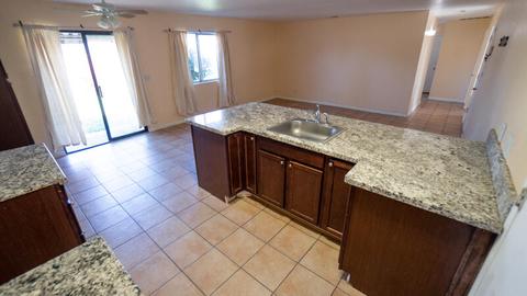 1402 Echo Ln, Hanford, CA 93230 photo 3
