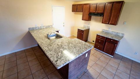 1402 Echo Ln, Hanford, CA 93230 photo 2
