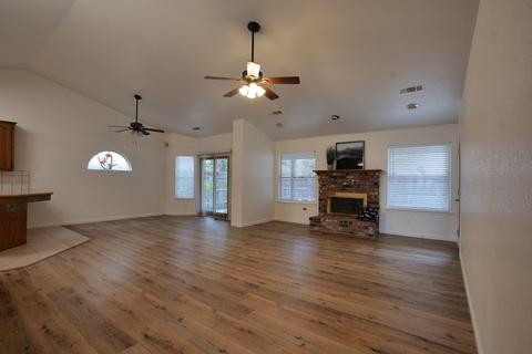 1812 Evergreen Ct, Visalia, CA 93292 photo 3