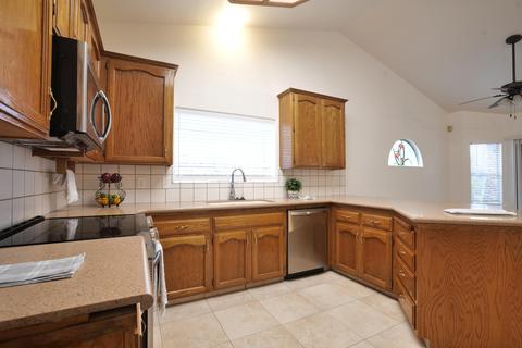 1812 Evergreen Ct, Visalia, CA 93292 photo 4