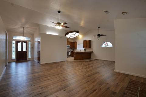 1812 Evergreen Ct, Visalia, CA 93292 photo 2