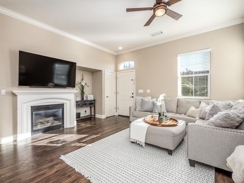 1652 N Moore Ln, Clovis, CA 93619 photo 2