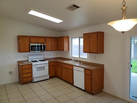2010 Cedar Ave, Corcoran, CA 93212 photo 7