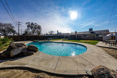 560 Lombardy Ln, Lemoore, CA 93245 photo 1