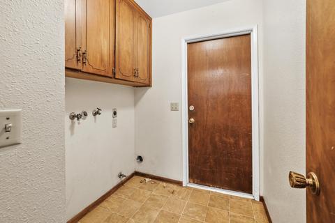 415 Kenwood Dr, Lemoore, CA 93245 photo 13