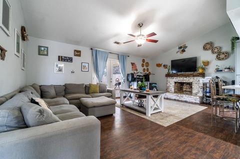 1374 E Cypress Ave, Tulare, CA 93274 photo 4