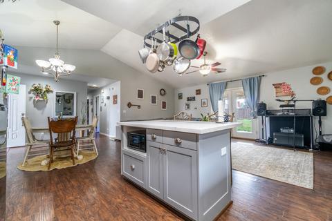 1374 E Cypress Ave, Tulare, CA 93274 photo 13