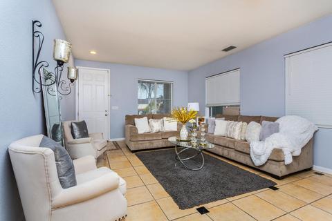 1348 Nutcracker Ave, Dinuba, CA 93618 photo 9