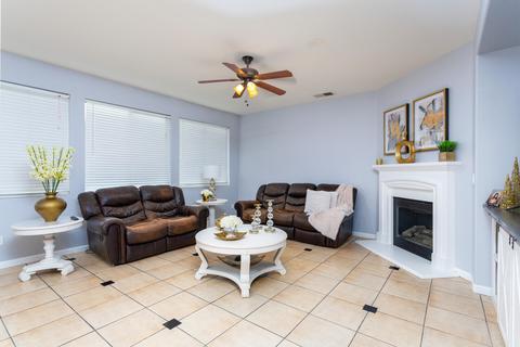 1348 Nutcracker Ave, Dinuba, CA 93618 photo 11