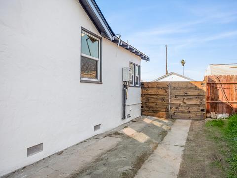 374 E Bush St, Lemoore, CA 93245 photo 4