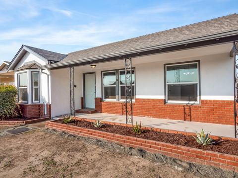 374 E Bush St, Lemoore, CA 93245 photo 2