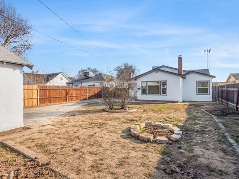 374 E Bush St, Lemoore, CA 93245 photo 5