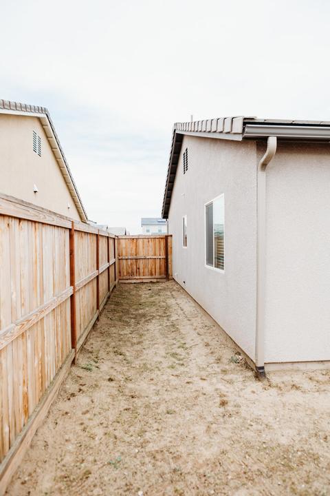 583 S Cypress Ave, Sanger, CA 93657 photo 21