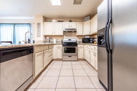 1718 E Monte Verde Ave, Visalia, CA 93292 photo 12