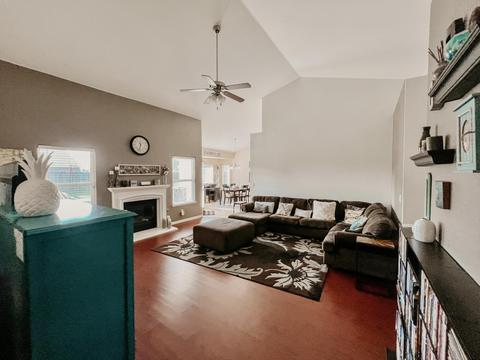 1113 Avalon Dr, Lemoore, CA 93245 photo 3