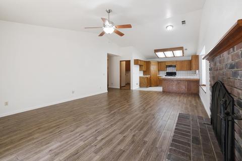 4615 W Iris Ave, Visalia, CA 93277 photo 9