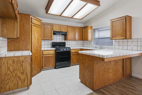 4615 W Iris Ave, Visalia, CA 93277 photo 10