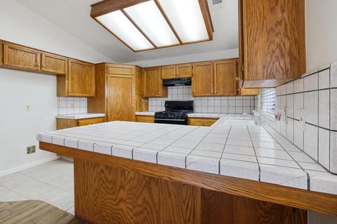 4615 W Iris Ave, Visalia, CA 93277 photo 11