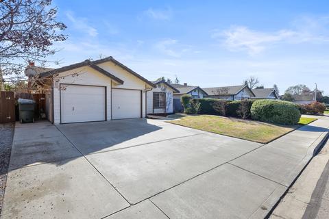 4615 W Iris Ave, Visalia, CA 93277 photo 3