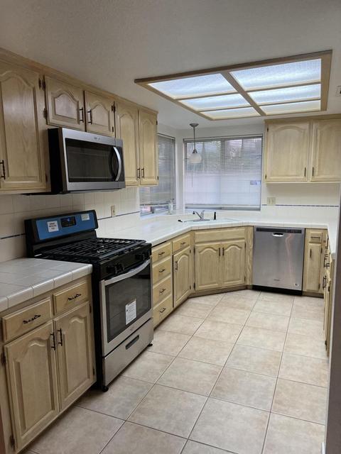 2732 E Parker Ct, Visalia, CA 93292 photo 3