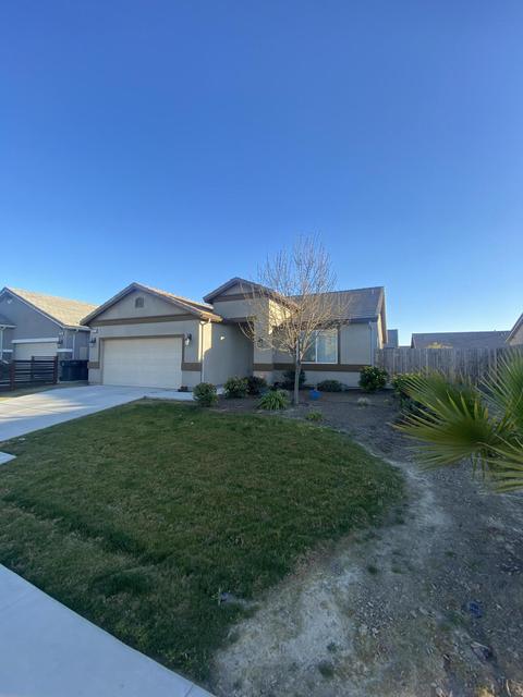 3075 Bora Ave, Tulare, CA 93274 photo 2
