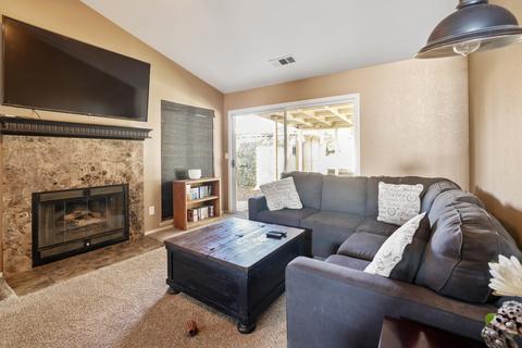 2502 E Harold Ct, Visalia, CA 93292 photo 2