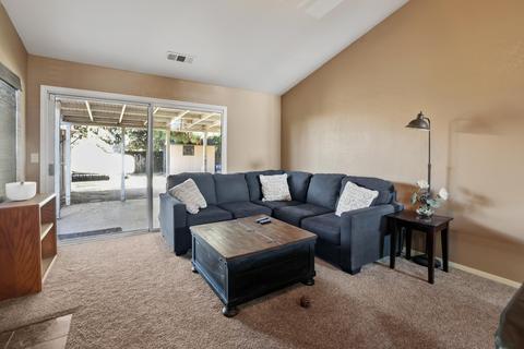 2502 E Harold Ct, Visalia, CA 93292 photo 3