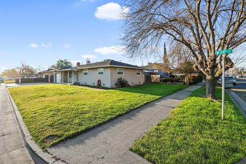 956 W 24th St, Merced, CA 95340 photo 2