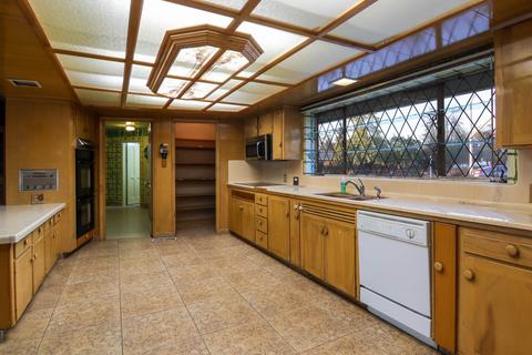 325 E Pleasant Ave, Tulare, CA 93274 photo 8