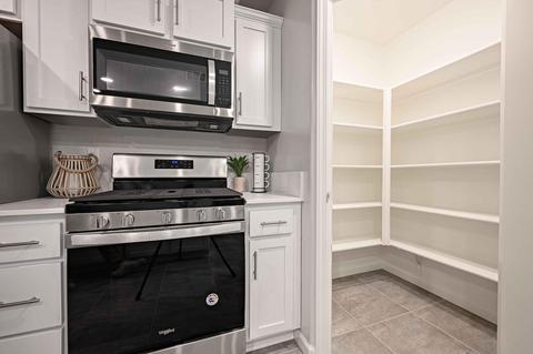 905 E Cameron Ave, Visalia, CA 93292 photo 5