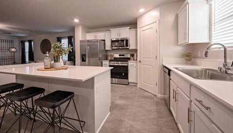 905 E Cameron Ave, Visalia, CA 93292 photo 3