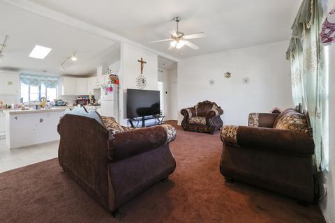 565 N State St, Earlimart, CA 93219 photo 5