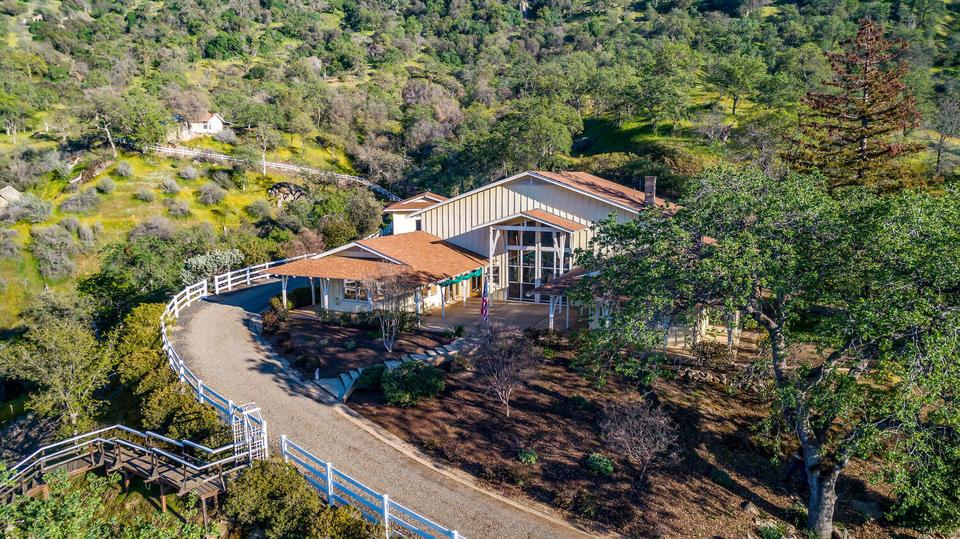 41425 E Mynatt Dr, Three Rivers, CA 93271 67 Photos MLS 216161