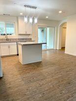 607 W Walnut Ave, Visalia, CA 93277 photo 12