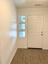 607 W Walnut Ave, Visalia, CA 93277 photo 3