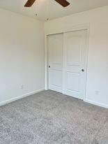 607 W Walnut Ave, Visalia, CA 93277 photo 10