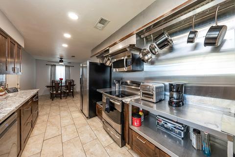 194 W Spruce Ave, Lemoore, CA 93245 photo 7