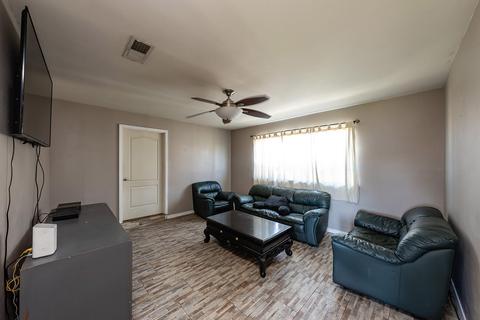 194 W Spruce Ave, Lemoore, CA 93245 photo 11
