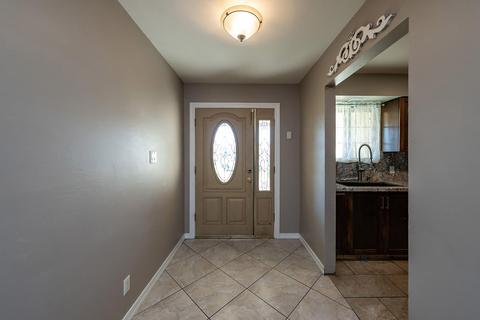 194 W Spruce Ave, Lemoore, CA 93245 photo 2